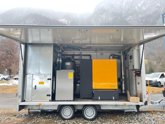 Mobile Heizzentrale (Pelletsanlage) zur Beheizung mit Luft und/oder Warmwasser